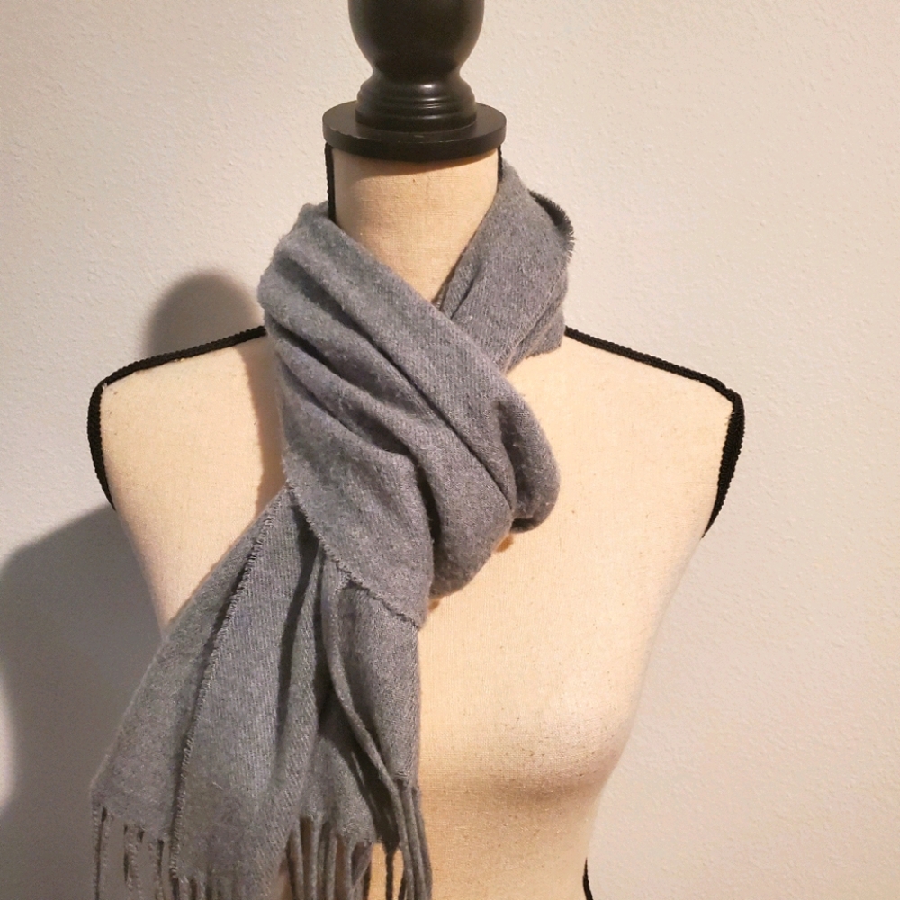 Gray wool fringed scarf